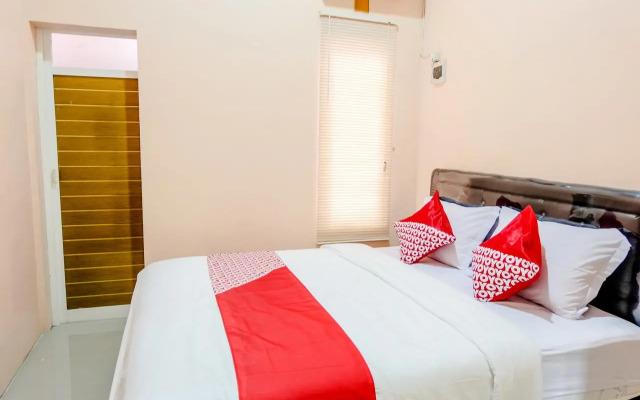 Oyo 1165 Cakalang Residence Syariah