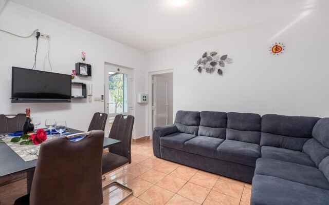 Beautiful Home in Vrh With Wifi and 1 Bedrooms