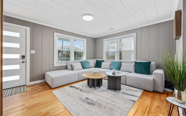 Elvi s Beachside Trio