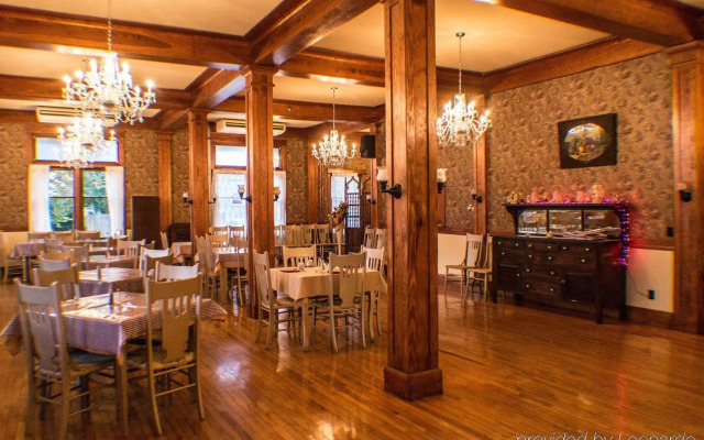 Terrace Inn and 1911 Restaurant