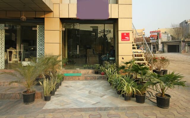 OYO 8240 Golden Park Palam Vihar