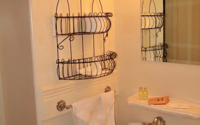 Jailhouse Inn