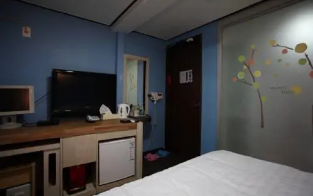 Backpacker Mr. Sea Insadong