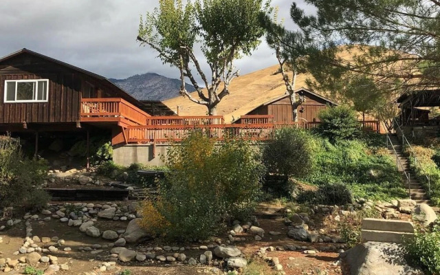 Sequoia Lodge