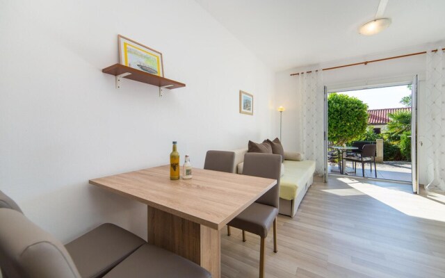 Nice Apartment in Brist With 1 Bedrooms and Wifi