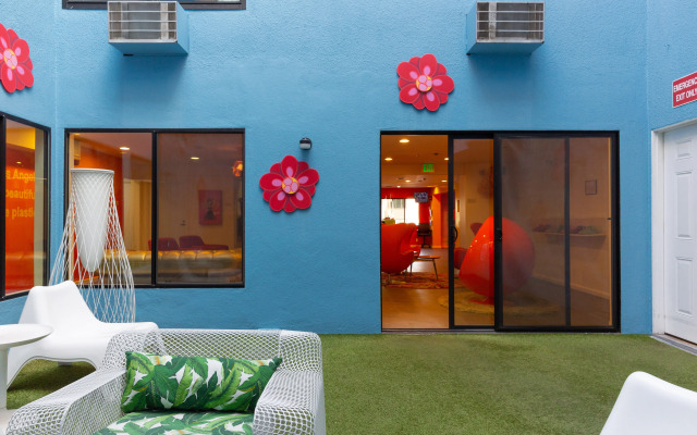 Shelter Hotel