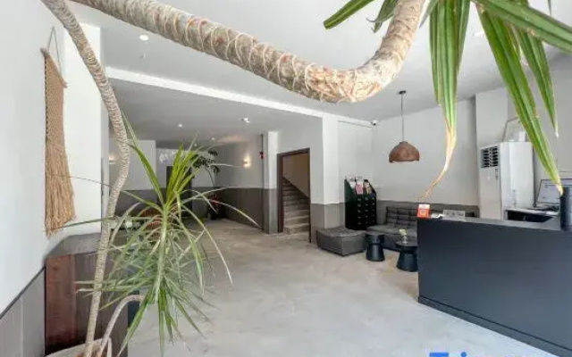 Liwu Live Homestay (People's Great Hall)