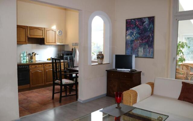 Apartment mit Gartenblick und kleines Apartment im 3 Familienhaus