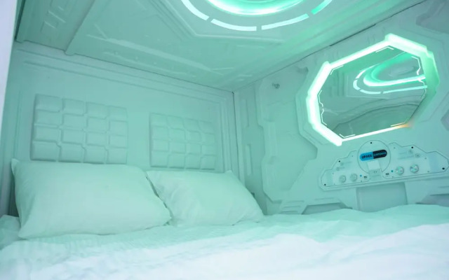Capsula hotel