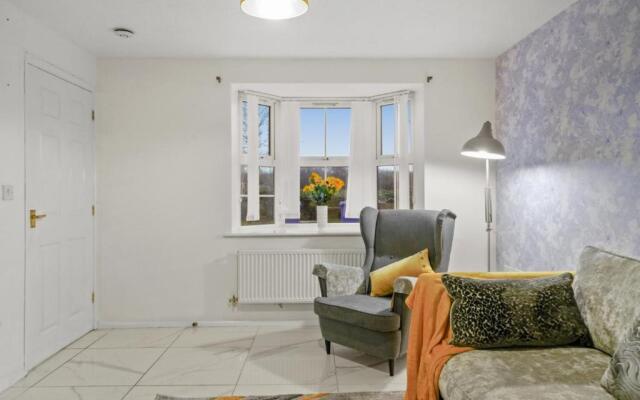 Tayberry Close Contractors & Leisure Apartment by Leecroft Stays