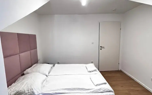 Simple 2BR Apt Near Meidling Station