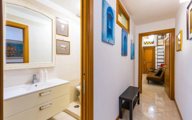 Modern Apartment Next to Piazza Dante