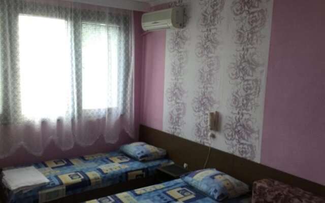 Yanis Guest House