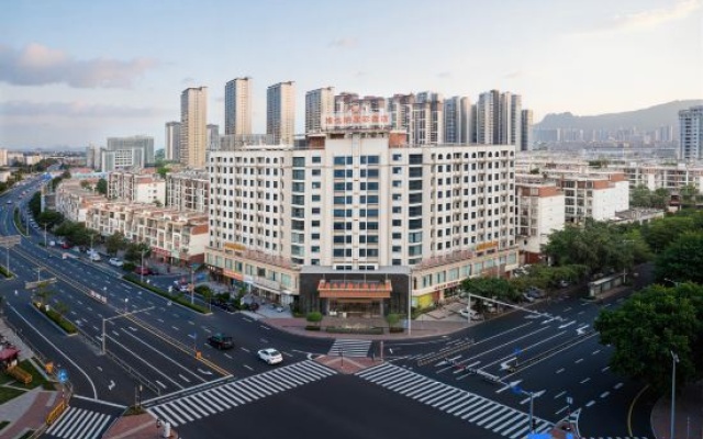 Vienna International Hotel (Guigang Guest World Plaza Gangnan Center) – Outside – Guigang
