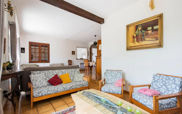 Inviting Holiday Home in Miremont With Garden