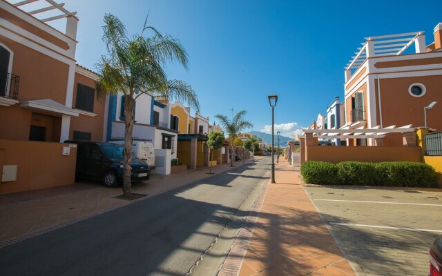 OleHolidays Adosado Villas y Golf Guadalmina urbanización privada