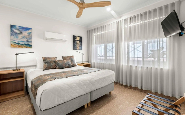 Moonlight Bay Suites