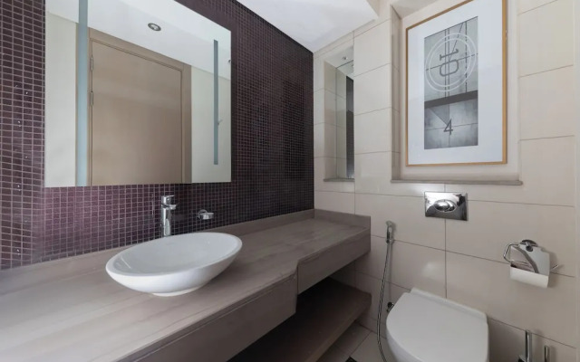 Cozy 1BR with balcony Damac Towers