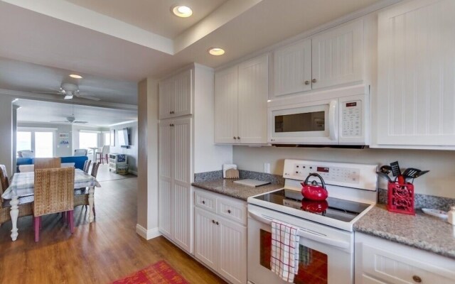 Work-Friendly Oceanfront Condo with Pool and Spa Access SURF25 by RedAwning