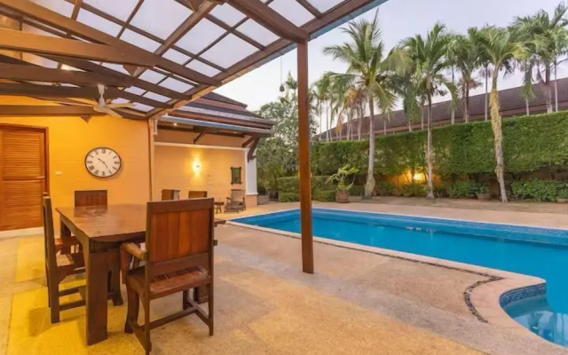 Tim buktu 4BR Jacuzzi WalkVillaMarket170