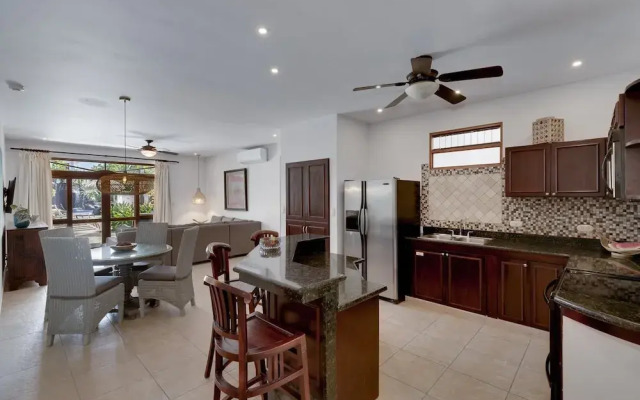 Magnificent and Spacious Poolside 3BR Condo