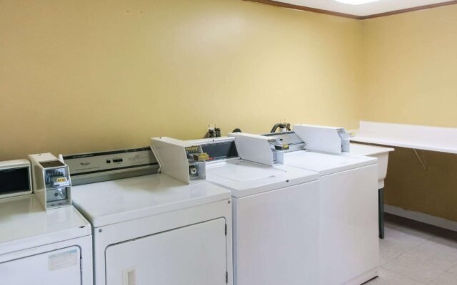 Days Inn by Wyndham Liverpool/Syracuse