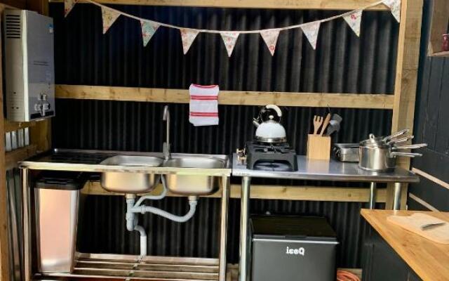 Tregantle Farm Eco Glampsite Super Safari Cabin