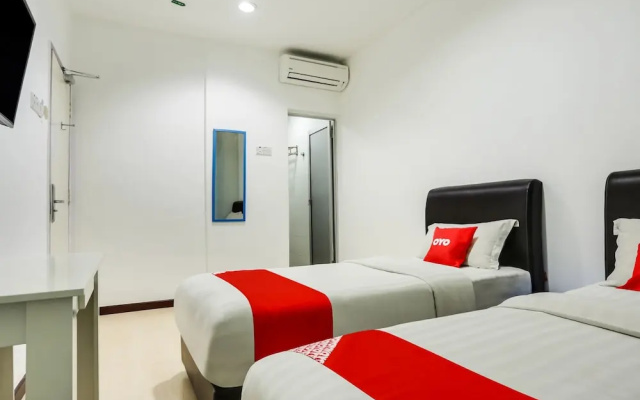 OYO 89583 Grove Hotel