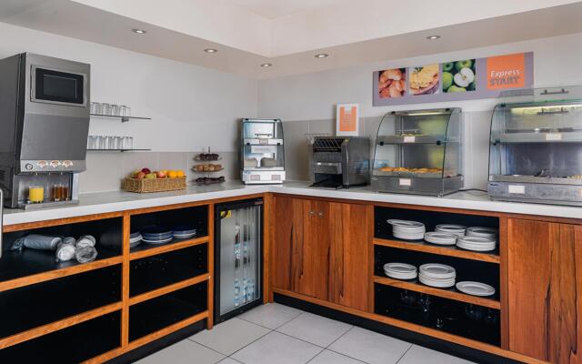 Holiday Inn Express London Gatwick - Crawley by IHG