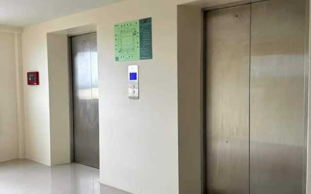 Fullerton Suites
