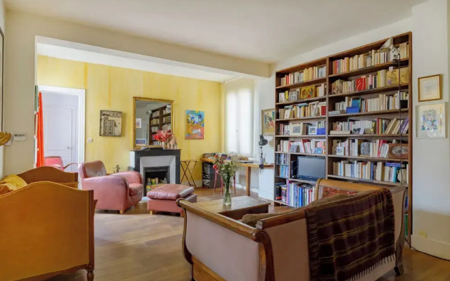 Paris Marais Keller residence