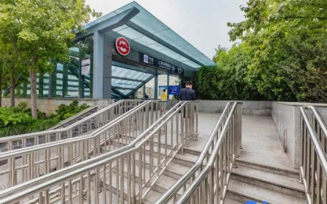 Yoyou Hotel (Shanghai Hongqiao Airport Zoo Subway Station)