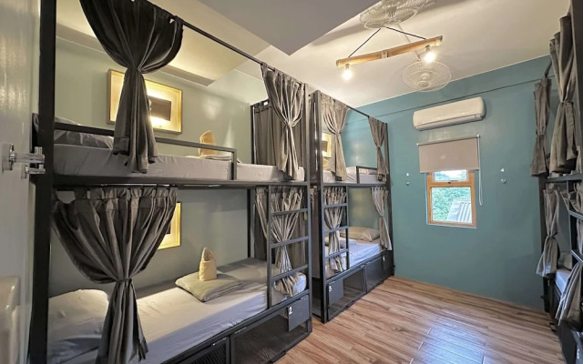 Outpost Hostel - Coron - Adults Only