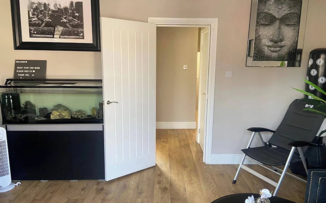 Cosy London Home With 2 Bedrooms