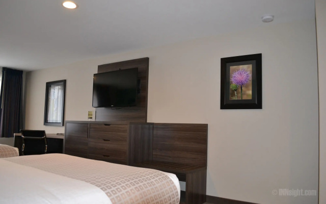 Yosemite Southgate Hotel & Suites