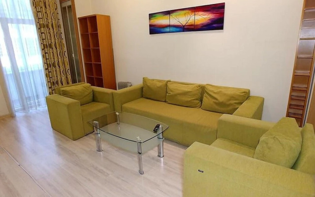 Two Bedrooms 13 Baseina Str Centre Near Guliver