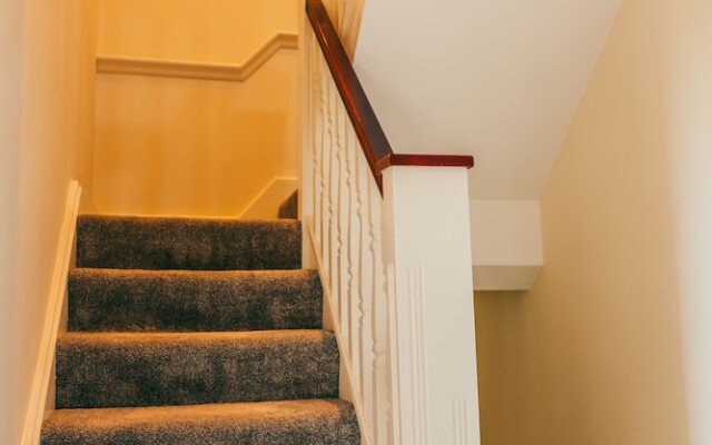 Remarkable 4-bed House in Cardiff