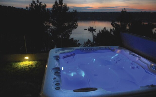 Nice Home in Pula with WiFi, 2 Bedrooms & Hot Tub