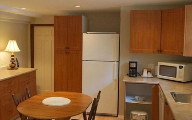 Dashwood Manor Seaside Bed & Breakfast