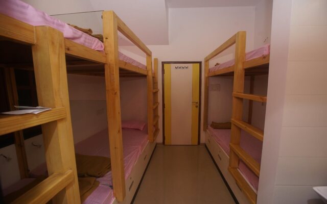 Mumbai Staytion Dorm - A Backpackers Hostel