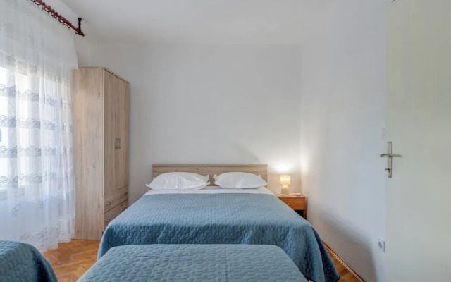 Seafront apt With Balcony, sea View and Mooring