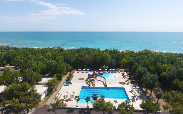 Club Del Sole Stork Family Collection