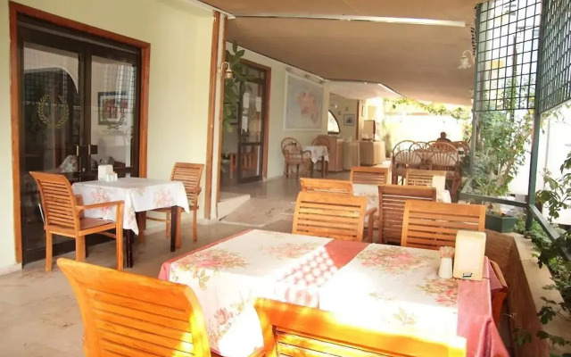 Kleopatra Hermes Hotel