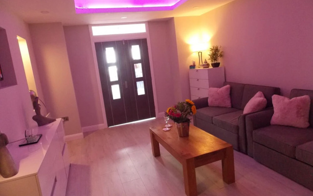 Eden Suite Sasco Apartments