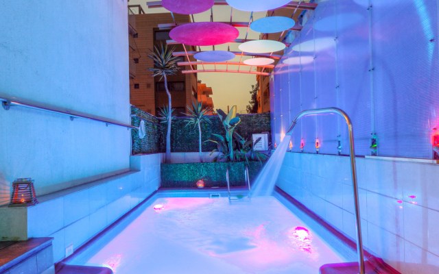 Tropical Hotel