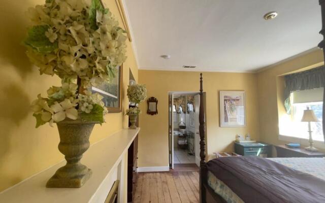 The Wayside Inn Bed & Breakfast