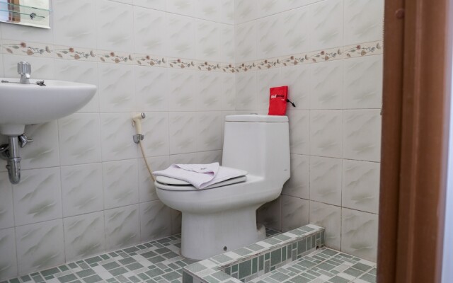 RedDoorz near Supermall Karawaci 2