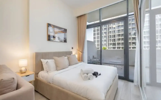 Stylish Studio Retreat in Riviera 33 Near Downtown