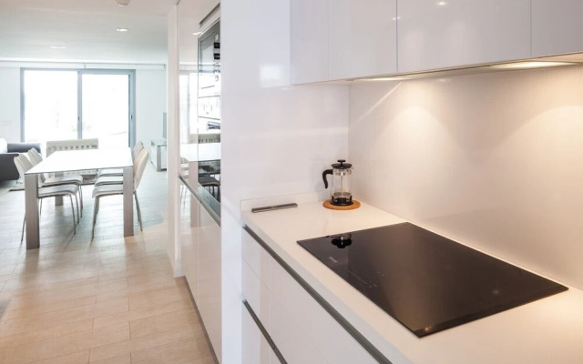 5 Star 3 Bedroom Apartment White Angel