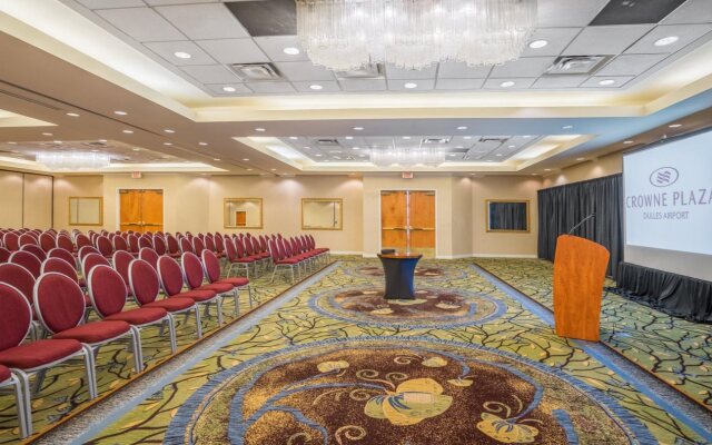 Crowne Plaza Dulles Airport by IHG